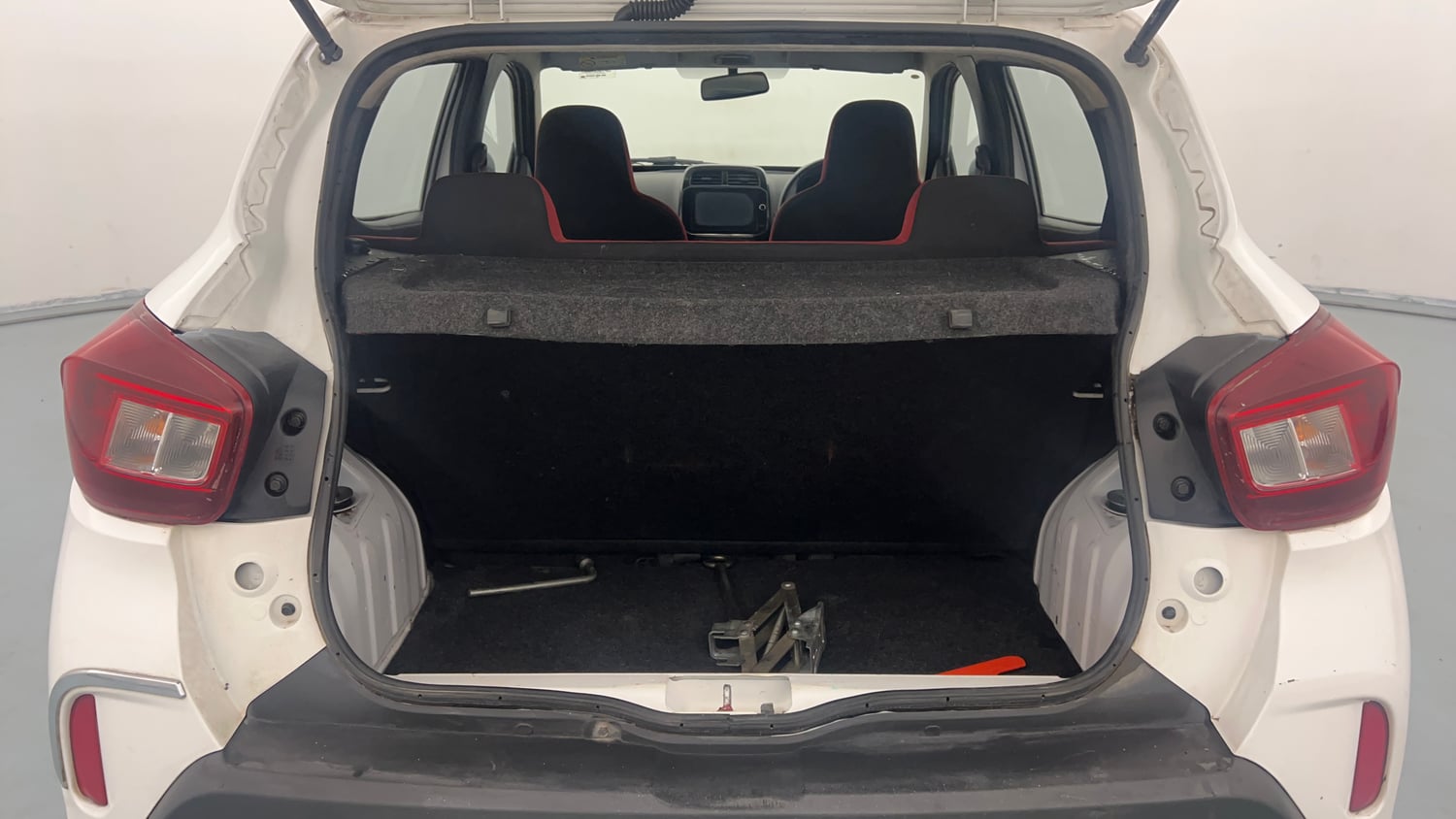 Used 2020 Renault Kwid 1.0 RXT Opt Petrol Manual interior DICKY INSIDE VIEW