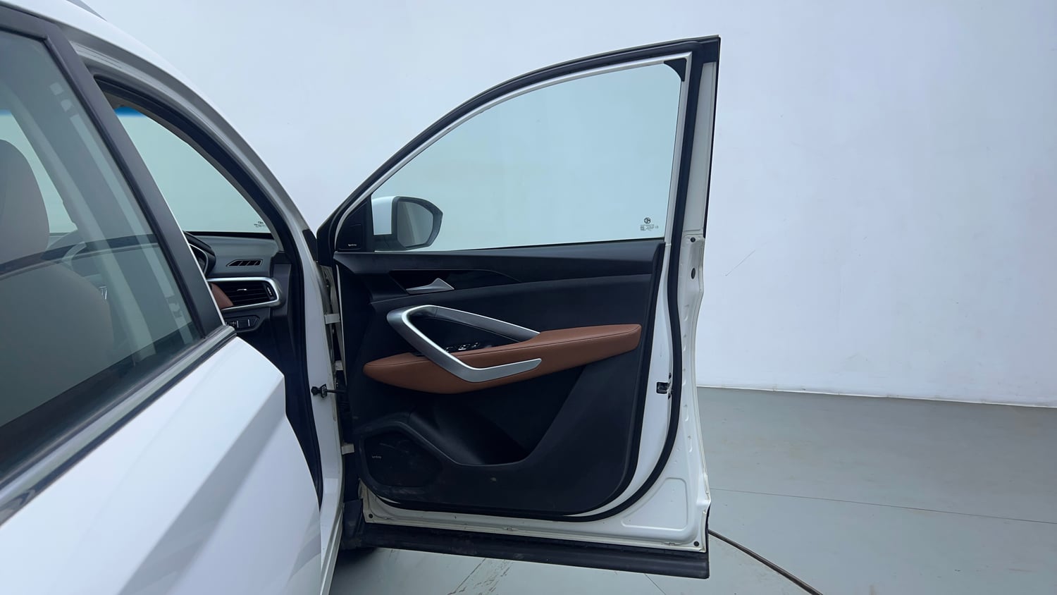 Used 2021 MG Motors Hector Plus Select 2.0 Diesel Turbo MT 7-STR Diesel Manual interior RIGHT FRONT DOOR OPEN VIEW