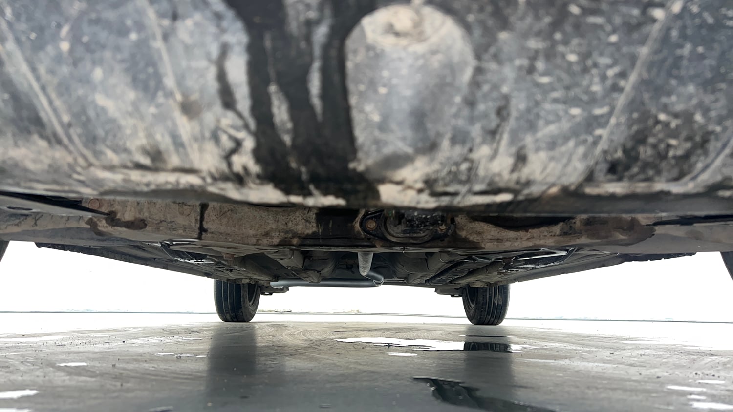 Used 2015 Hyundai Elite i20 Magna 1.2 Petrol Manual extra FRONT LEFT UNDERBODY VIEW