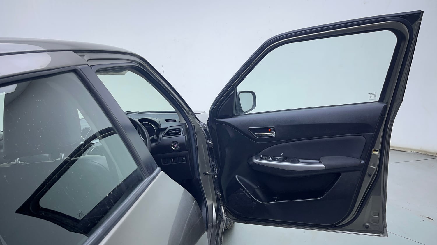 Used 2022 Maruti Suzuki Swift ZXi Petrol Manual interior RIGHT FRONT DOOR OPEN VIEW