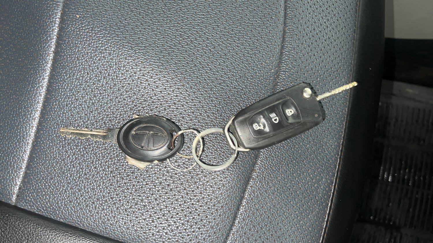 Used 2018 Tata Tiago Revotron XZ Petrol Manual extra CAR KEY VIEW