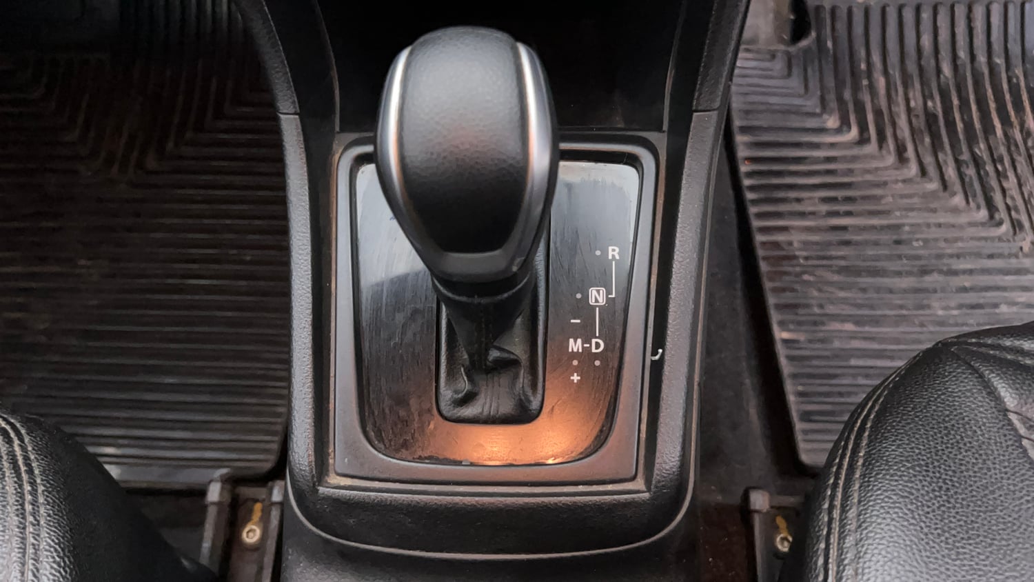 Used 2019 maruti-suzuki Vitara Brezza ZDi Plus AGS Diesel Automatic interior GEAR  KNOB VIEW