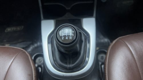 Used 2022 Honda WR-V VX MT Petrol Petrol Manual interior GEAR  KNOB VIEW