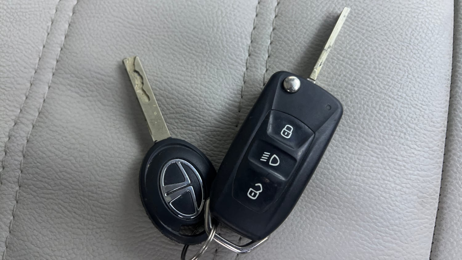 Used 2021 Tata Tiago XT Petrol Manual extra CAR KEY VIEW
