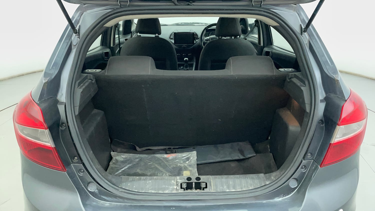 Used 2016 Ford Figo Trend 1.2 Ti-VCT Petrol Manual interior DICKY INSIDE VIEW