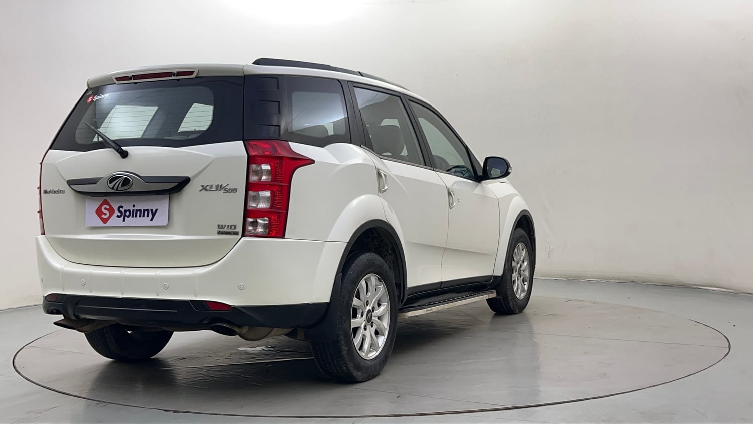 Used 2016 Mahindra XUV500 W10 AT Diesel Automatic exterior RIGHT REAR CORNER VIEW