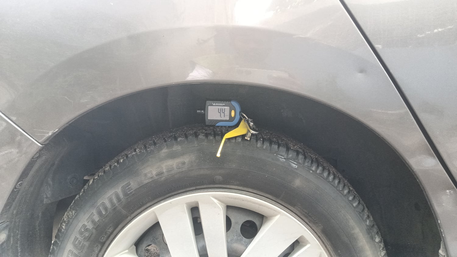 Used 2015 Honda City SV Petrol Manual tyres RIGHT REAR TYRE TREAD VIEW