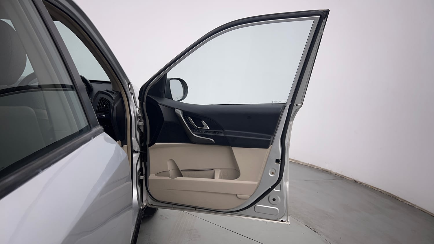 Used 2015 Mahindra XUV500 W6 Diesel Manual interior RIGHT FRONT DOOR OPEN VIEW