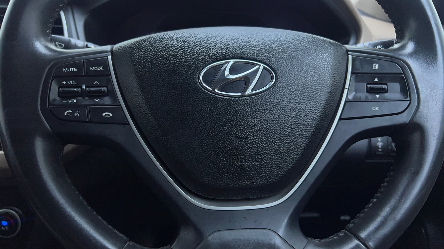 Used 2018 Hyundai Elite i20 Asta 1.2 (O) Petrol Manual top_features Airbags