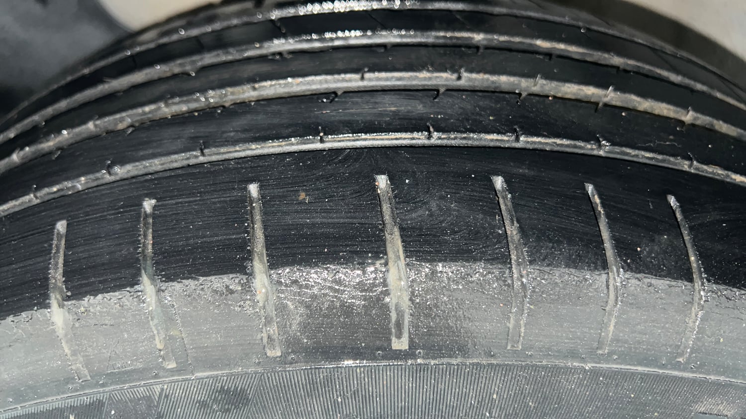 Used 2015 Hyundai Elite i20 Magna 1.2 Petrol Manual tyres LEFT FRONT TYRE TREAD VIEW