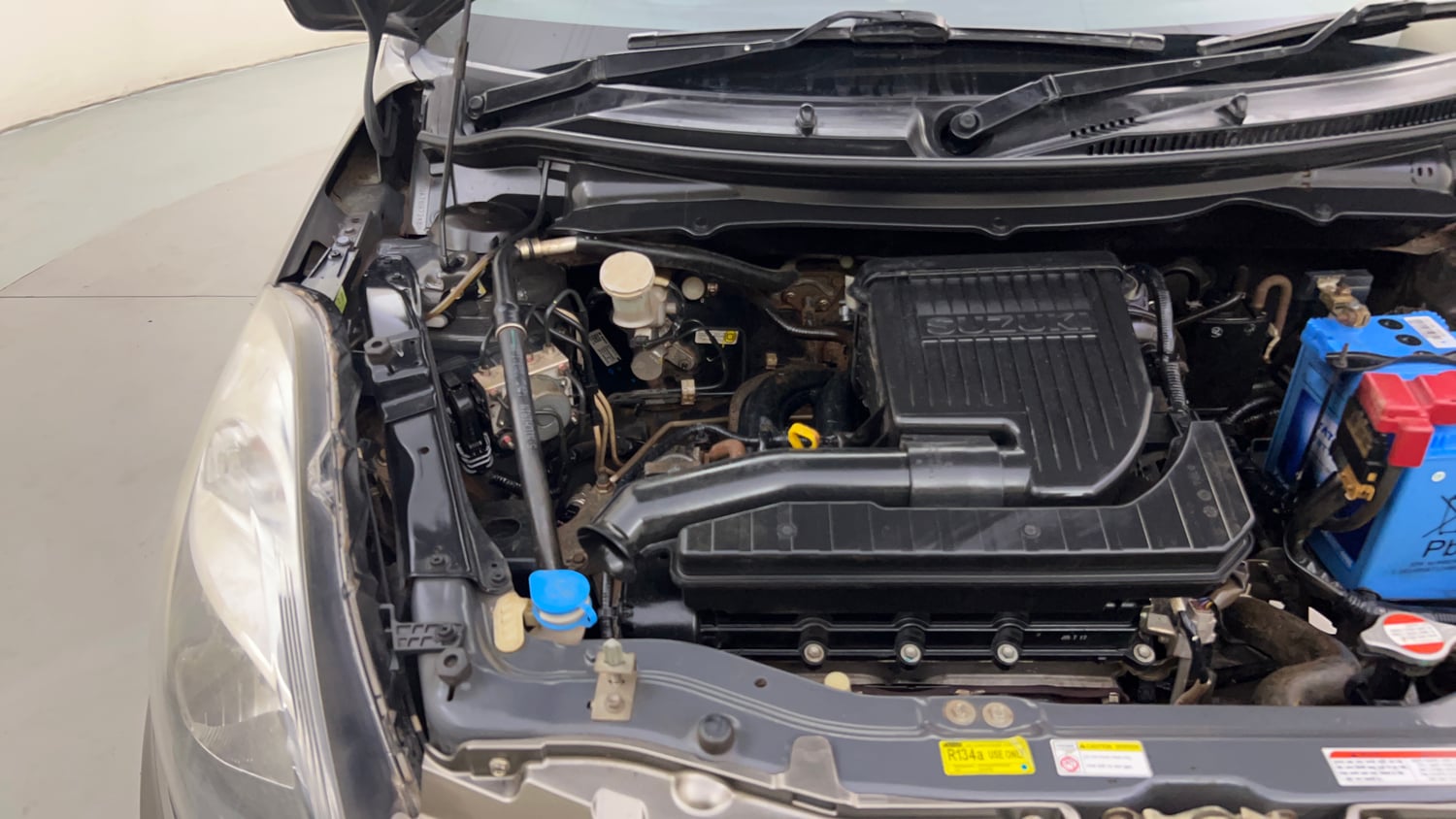 Used 2017 Maruti Suzuki Swift Dzire VXI (O) Petrol Manual engine ENGINE RIGHT SIDE HINGE & APRON VIEW