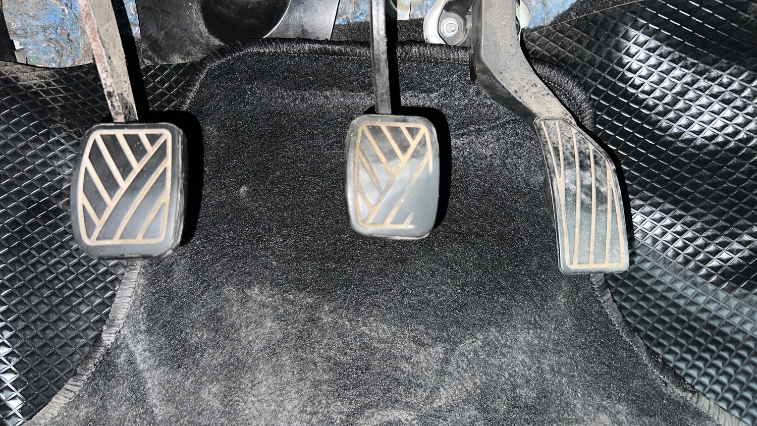 Used 2013 Maruti Suzuki Swift VXi Petrol Manual interior PEDALS VIEW