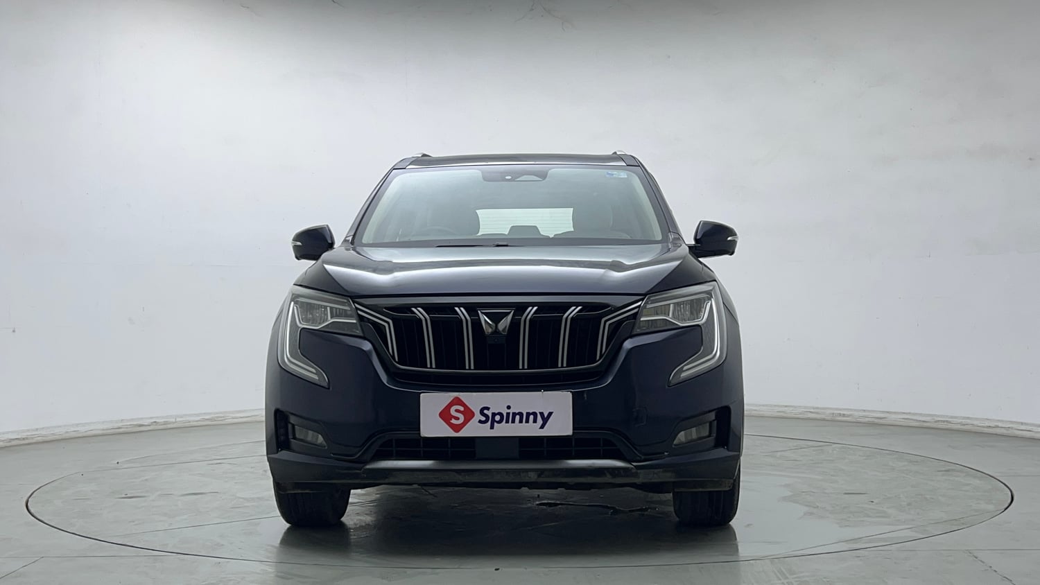 Used 2022 Mahindra XUV700 AX 7 Petrol AT Luxury Pack 7 STR Petrol Automatic exterior FRONT VIEW