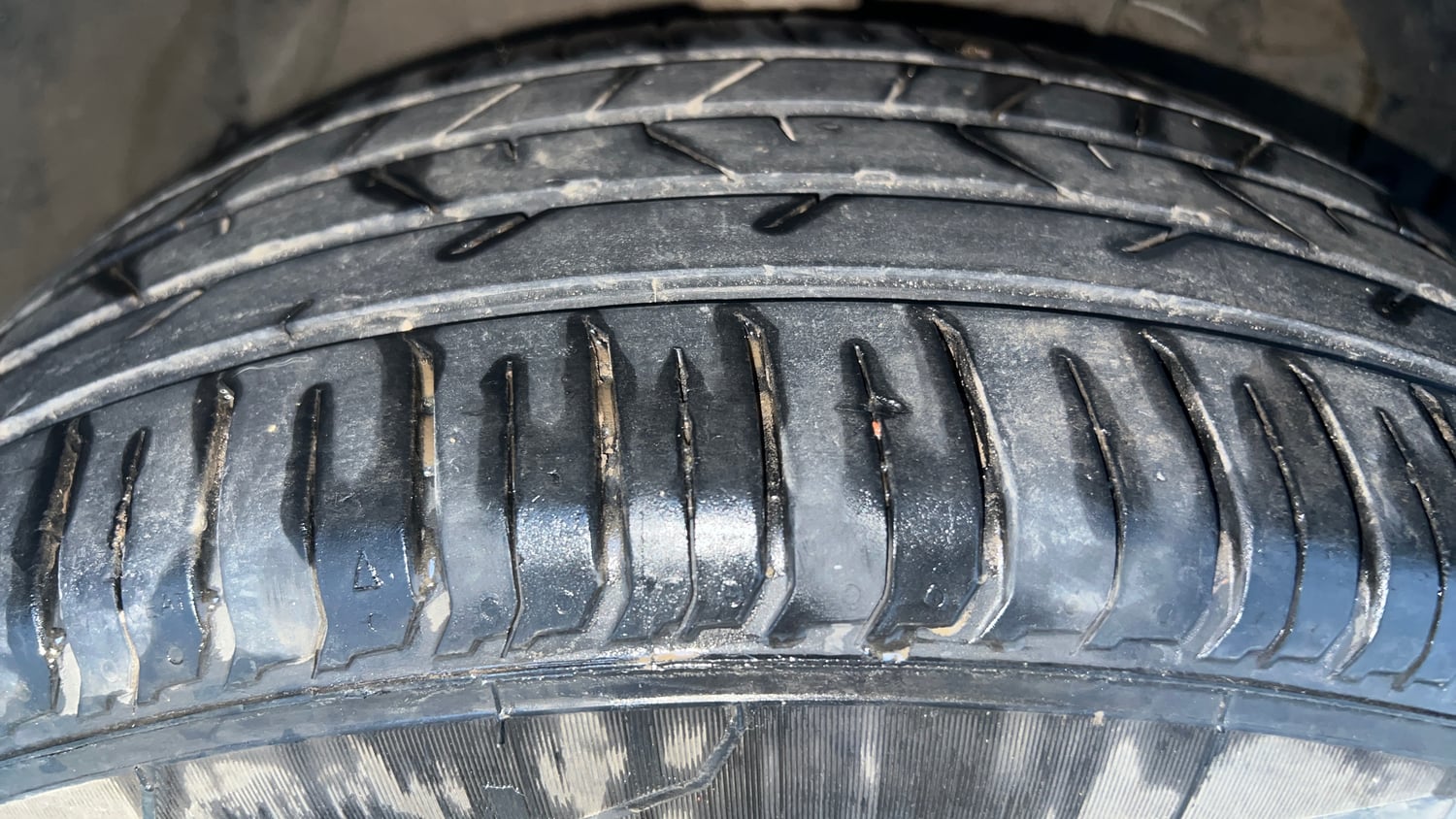 Used 2018 maruti-suzuki Vitara Brezza ZDi AGS Diesel Automatic tyres RIGHT FRONT TYRE TREAD VIEW