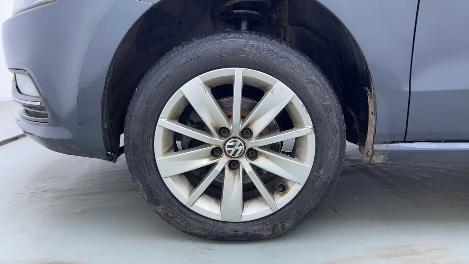 Used 2015 Volkswagen Polo Highline1.2L (P) Petrol Manual tyres LEFT FRONT TYRE RIM VIEW