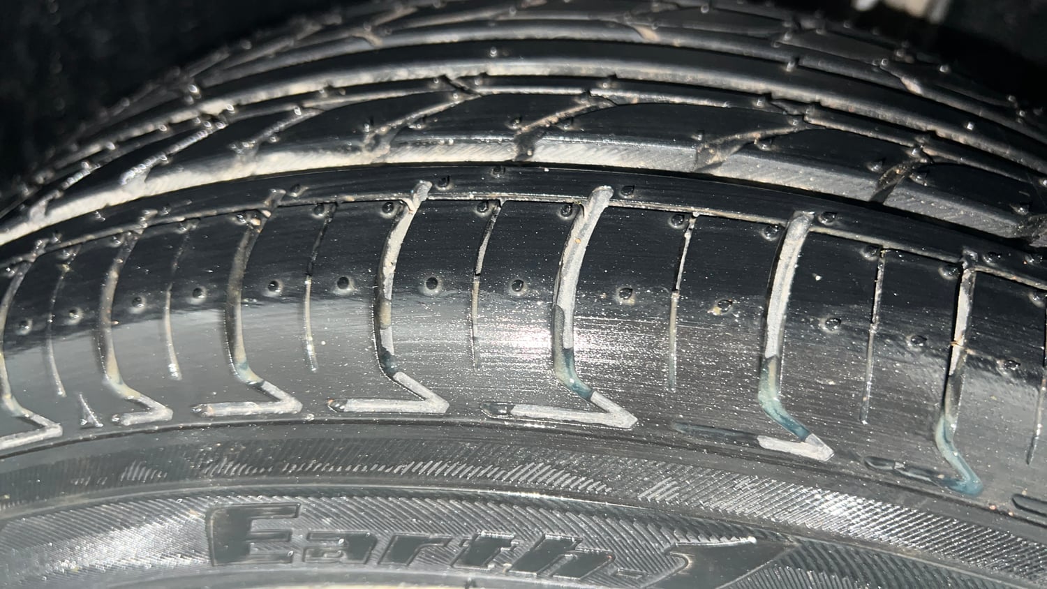 Used 2018 Tata Tiago Revotron XZ Petrol Manual tyres RIGHT FRONT TYRE TREAD VIEW