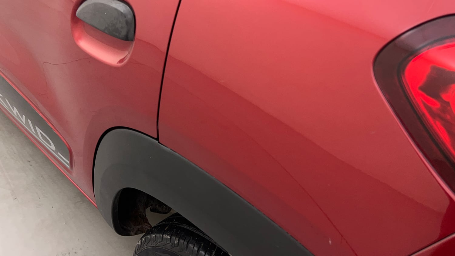Used 2018 Renault Kwid 1.0 RXT Petrol Manual dents MINOR SCRATCH