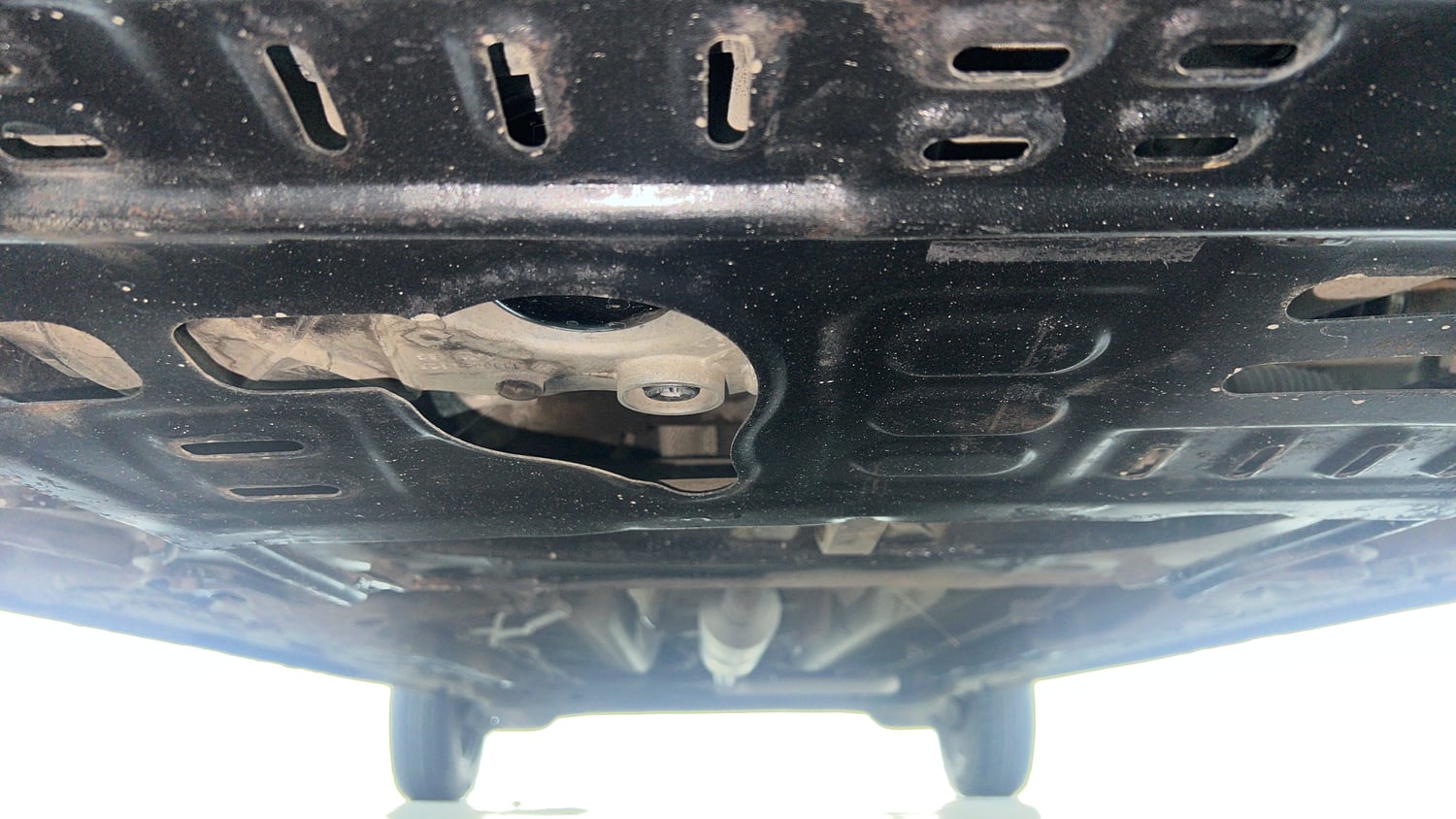 Used 2022 Renault Triber RXZ Petrol Manual extra FRONT LEFT UNDERBODY VIEW
