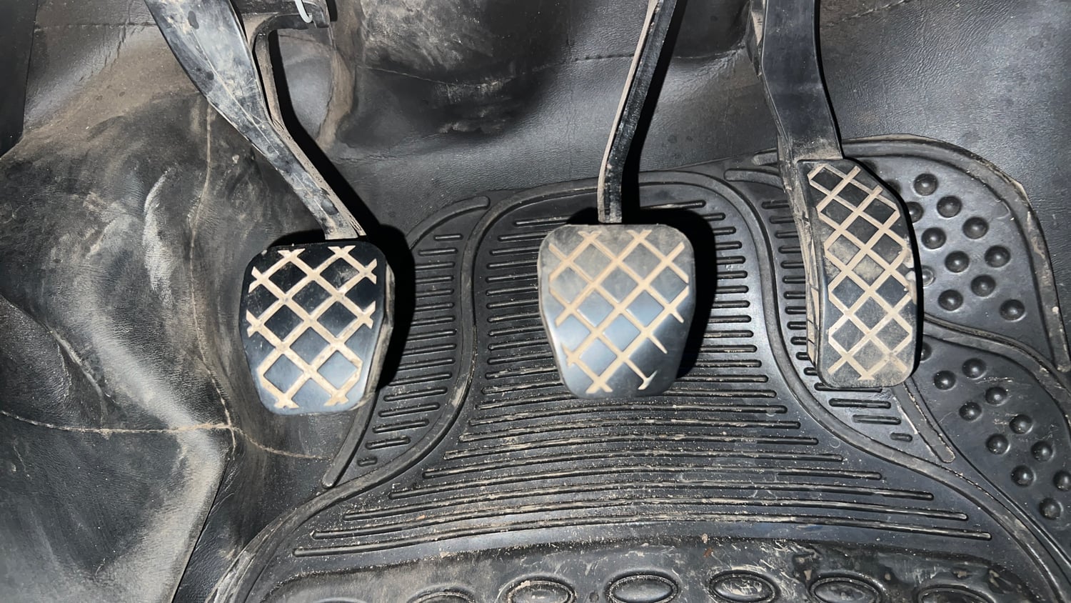 Used 2015 Volkswagen Polo Highline1.2L (P) Petrol Manual interior PEDALS VIEW