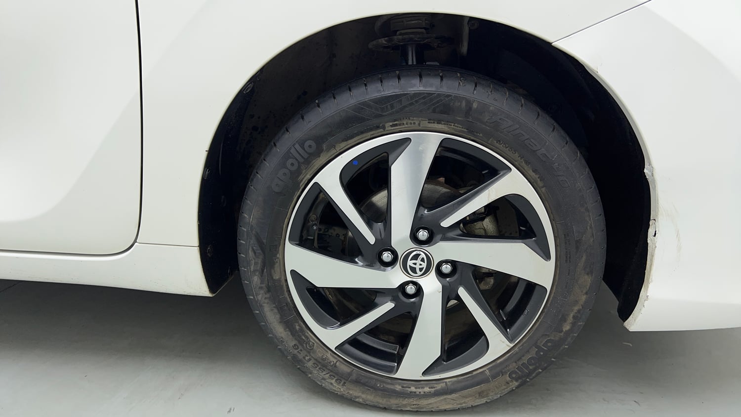 Used 2022 Toyota Glanza V AMT Petrol Automatic tyres RIGHT FRONT TYRE RIM VIEW