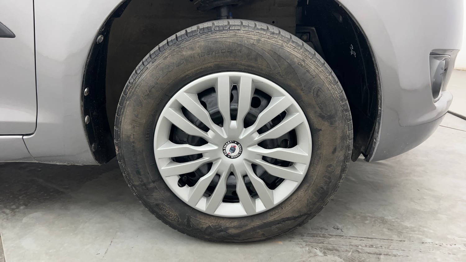 Used 2013 Maruti Suzuki Swift VXi Petrol Manual tyres RIGHT FRONT TYRE RIM VIEW
