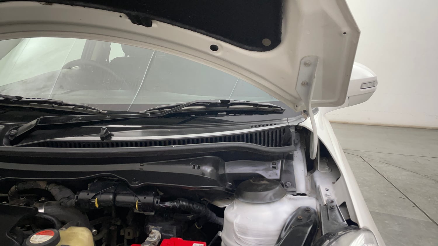 Used 2017 Maruti Suzuki Swift ZDi Diesel Manual engine ENGINE LEFT SIDE HINGE & APRON VIEW