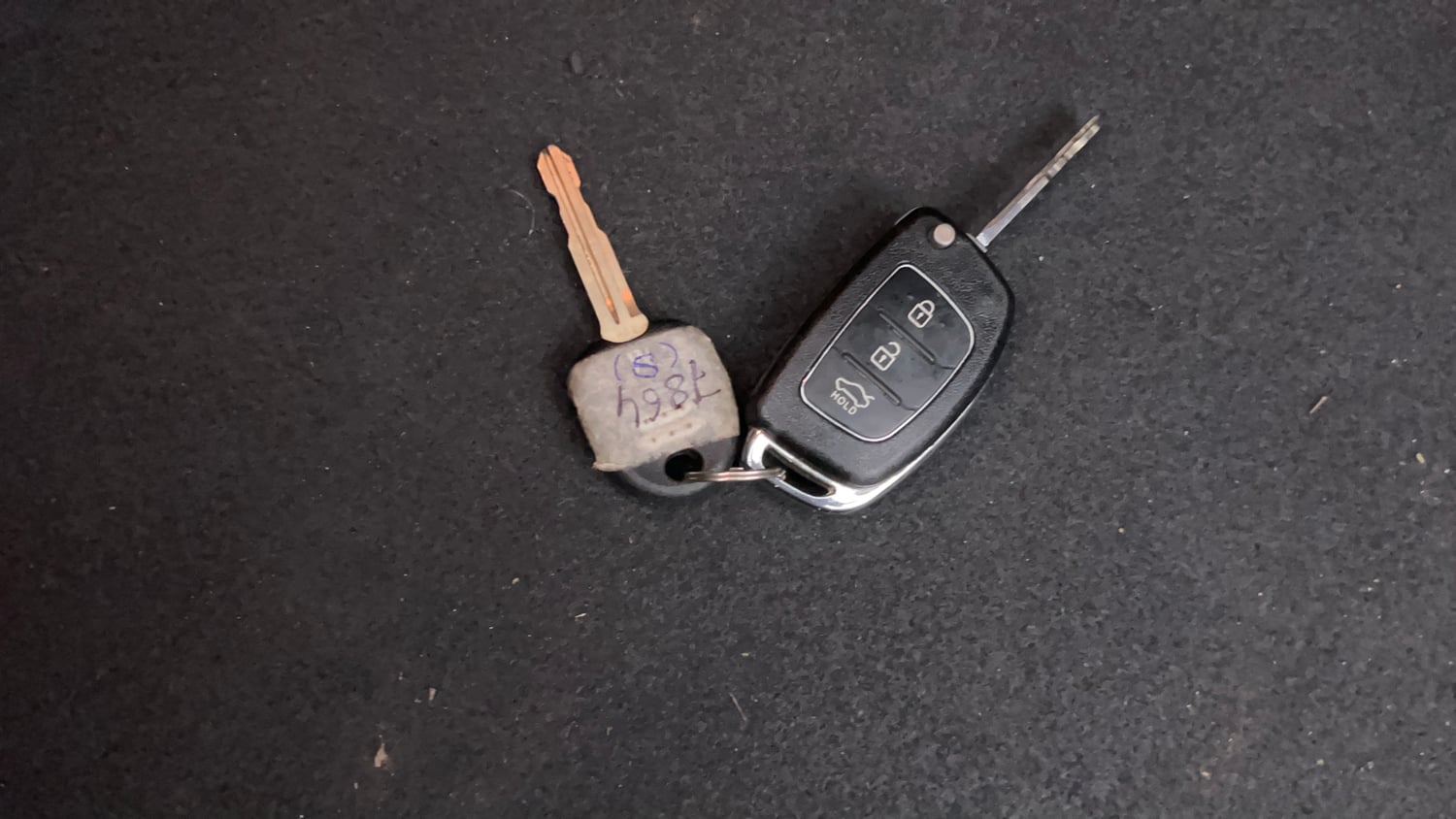 Used 2012 Hyundai i20 Magna (O) 1.2 Petrol Manual extra CAR KEY VIEW