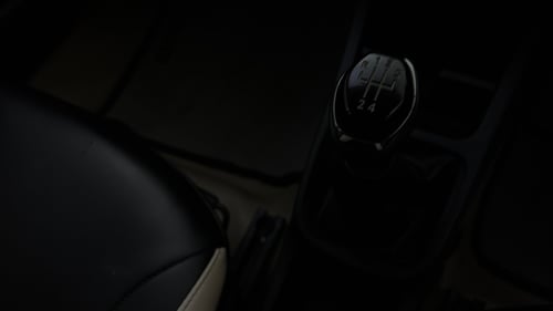 Used 2020 Renault Kwid 1.0 RXT Petrol Manual interior GEAR  KNOB VIEW