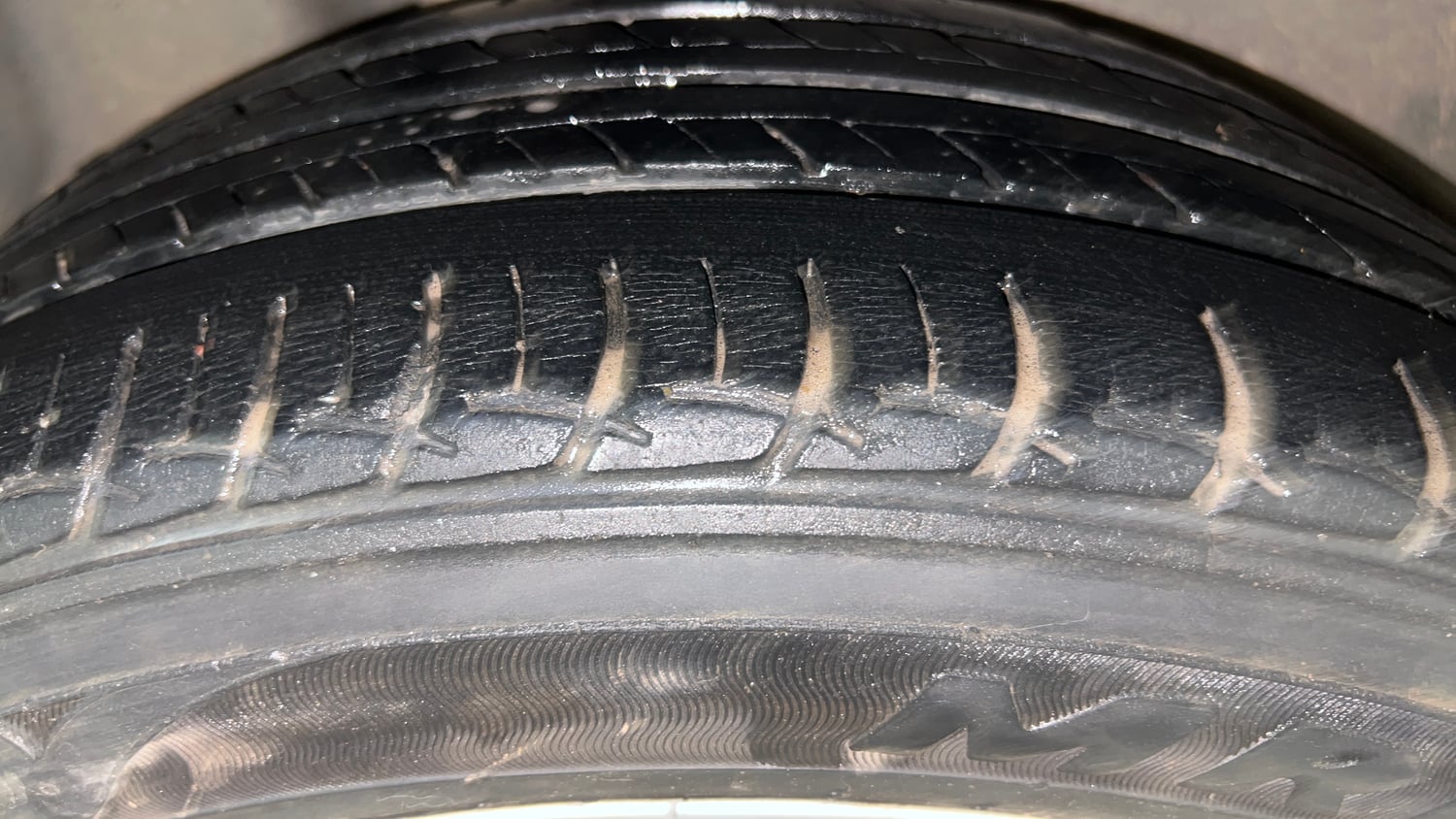 Used 2017 Volkswagen Ameo Highline1.2L Plus (P) 16 Alloy Petrol Manual tyres RIGHT REAR TYRE TREAD VIEW