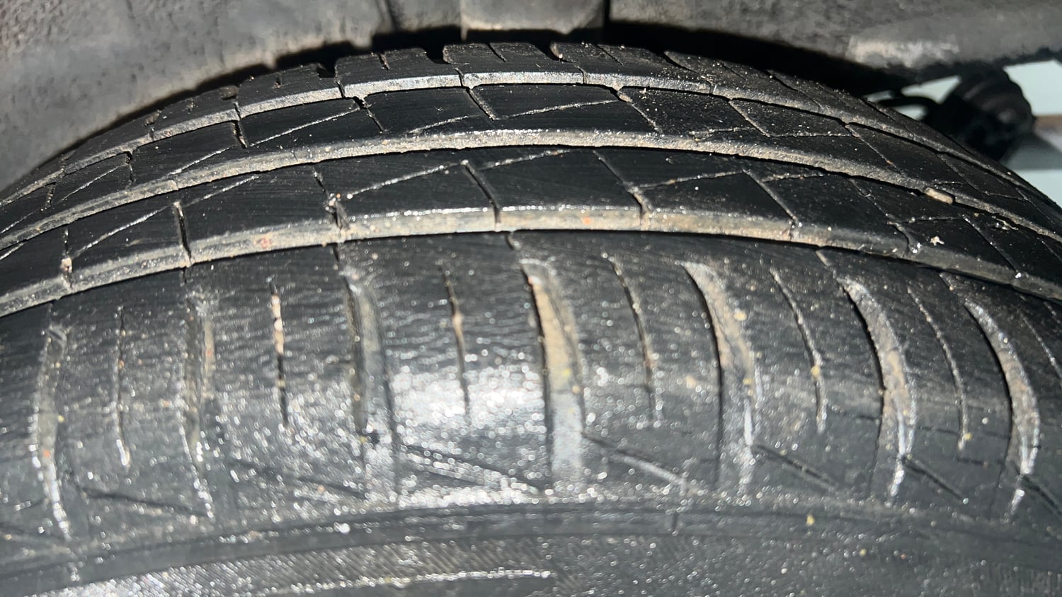 Used 2020 Renault Kwid 1.0 RXT Opt Petrol Manual tyres LEFT REAR TYRE TREAD VIEW