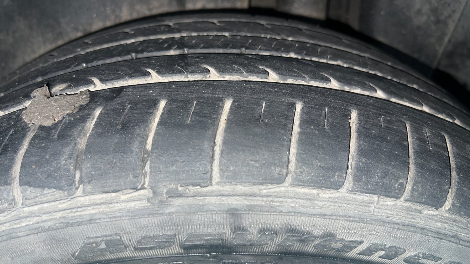 Used 2022 Maruti Suzuki Ciaz Alpha 1.5 Petrol Manual tyres LEFT REAR TYRE TREAD VIEW