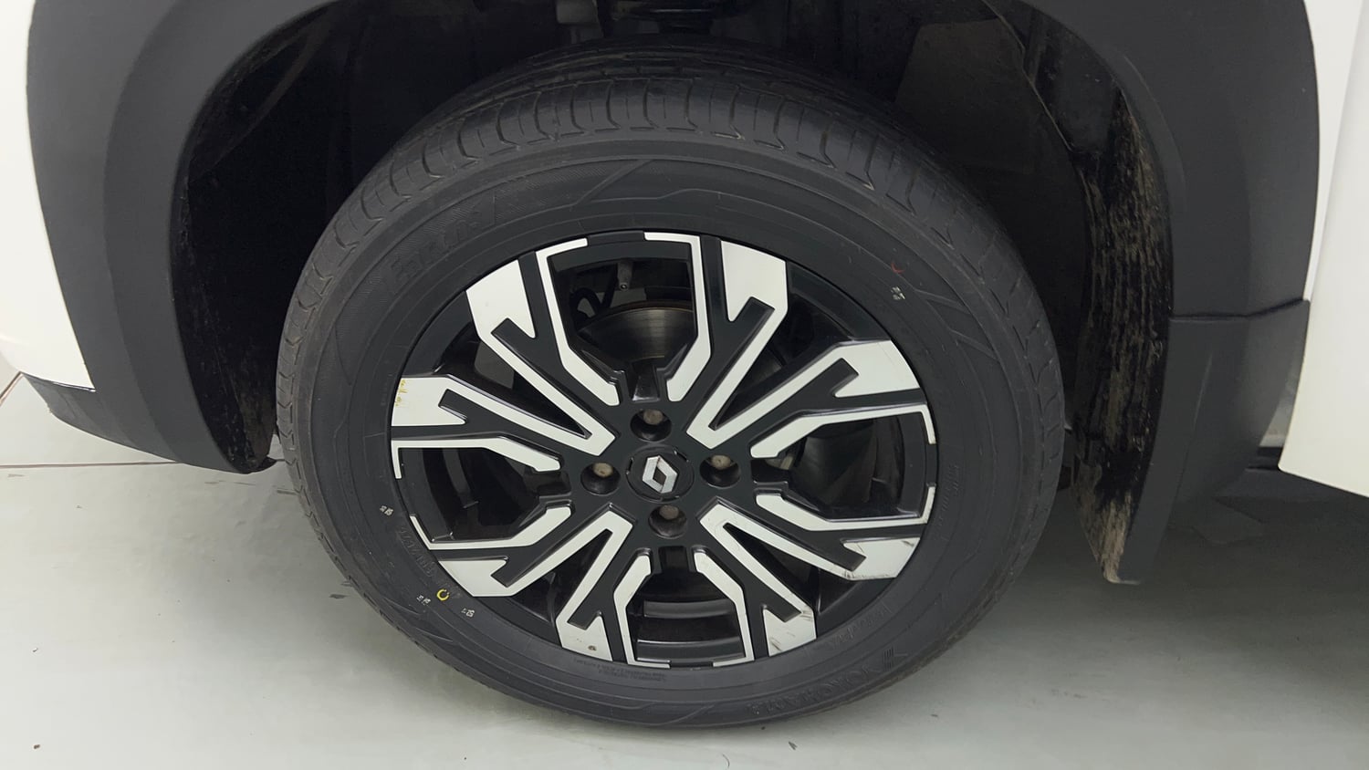 Used 2022 Renault Kiger RXT (O) Turbo CVT Petrol Automatic tyres LEFT FRONT TYRE RIM VIEW