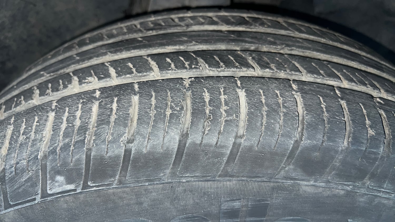 Used 2023 Tata Harrier XZA Plus Diesel Automatic tyres RIGHT FRONT TYRE TREAD VIEW