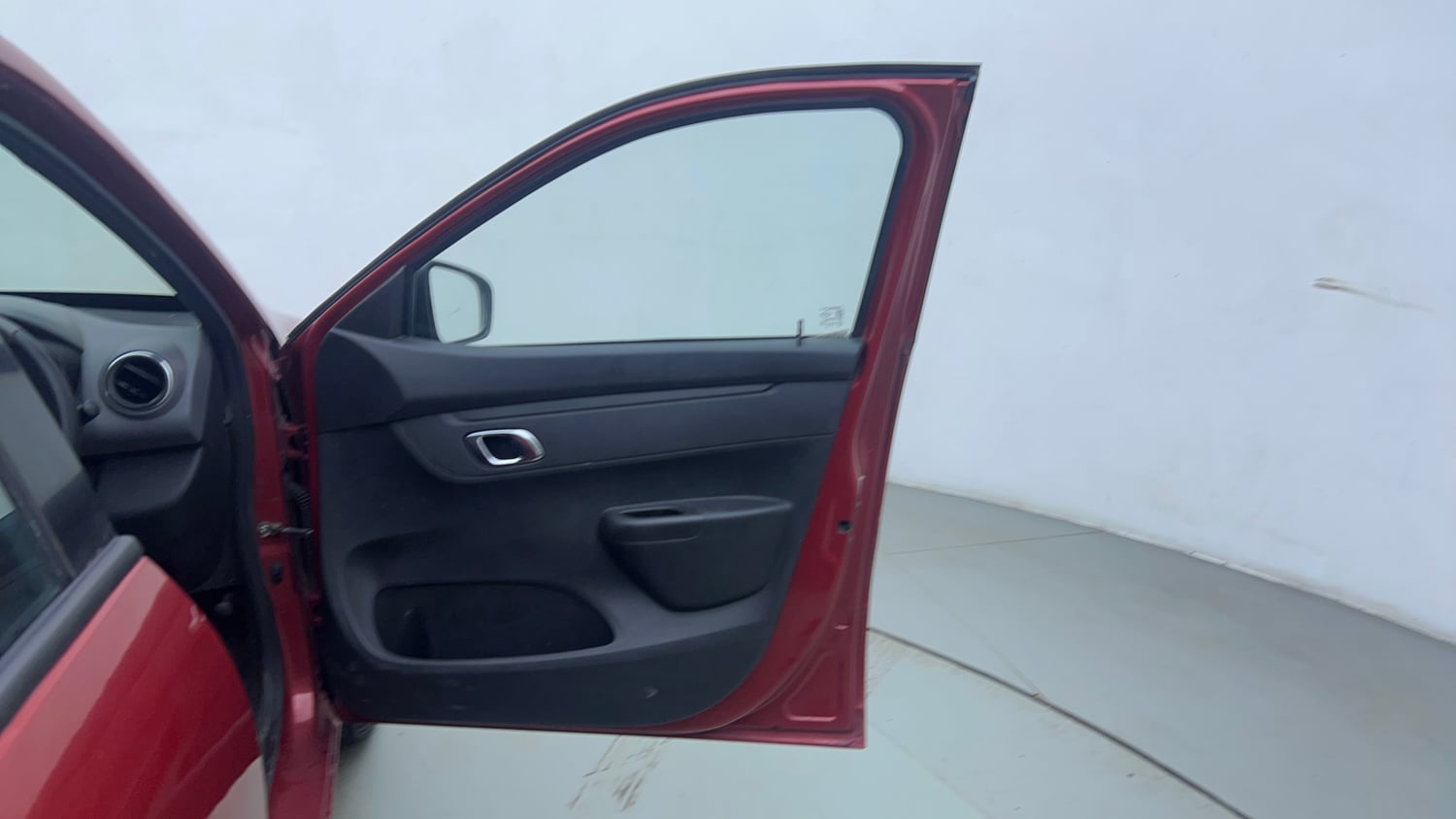 Used 2019 Renault Kwid RXT Opt Petrol Manual interior RIGHT FRONT DOOR OPEN VIEW