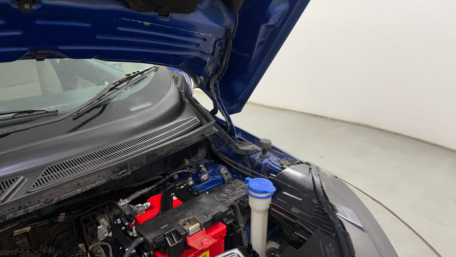 Used 2021 Ford EcoSport Titanium Plus 1.5L Ti-VCT AT Petrol Automatic engine ENGINE LEFT SIDE HINGE & APRON VIEW