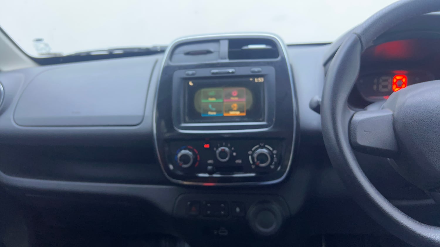 Used 2019 Renault Kwid RXT Opt Petrol Manual interior MUSIC SYSTEM & AC CONTROL VIEW