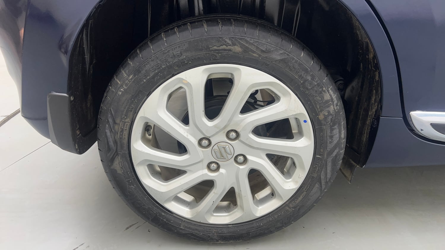 Used 2022 Maruti Suzuki Baleno Zeta MT Petrol Manual tyres RIGHT REAR TYRE RIM VIEW