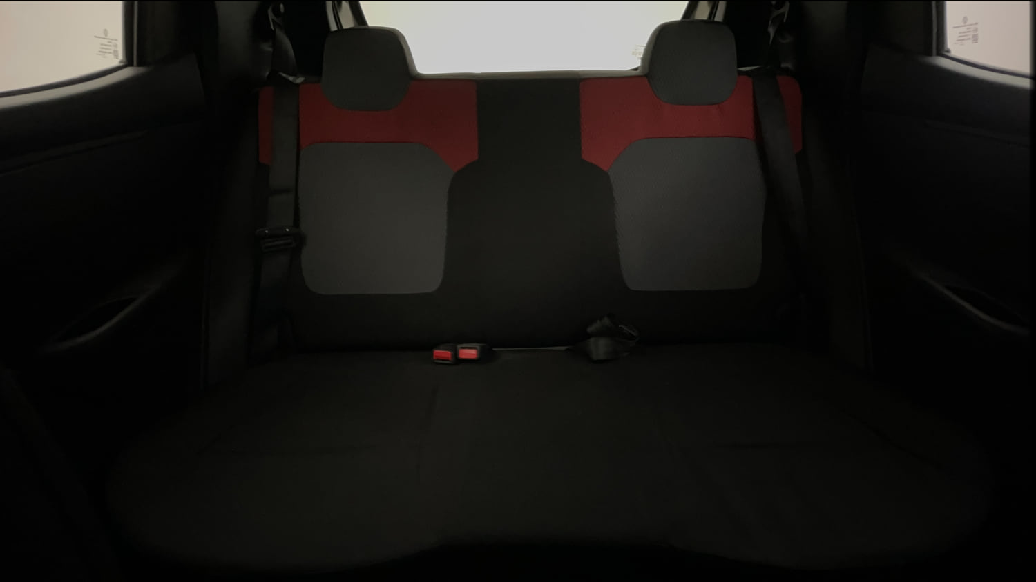 Used 2017 Renault Kwid RXT (O) 1.0 SCE Edition Petrol Manual interior REAR SEAT CONDITION VIEW