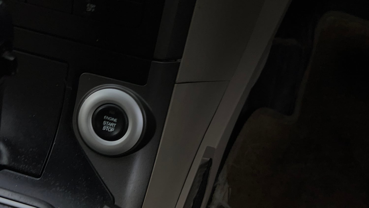 Used 2016 Mahindra XUV500 W10 AT Diesel Automatic top_features Keyless start