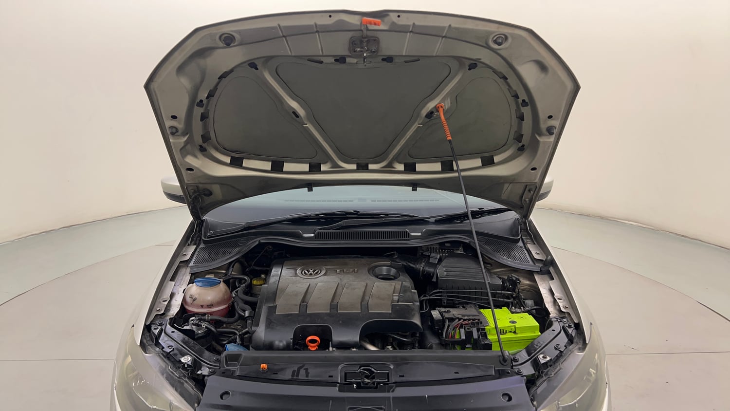 Used 2013 Volkswagen Vento Comfortline Diesel Diesel Manual engine ENGINE & BONNET OPEN FRONT VIEW