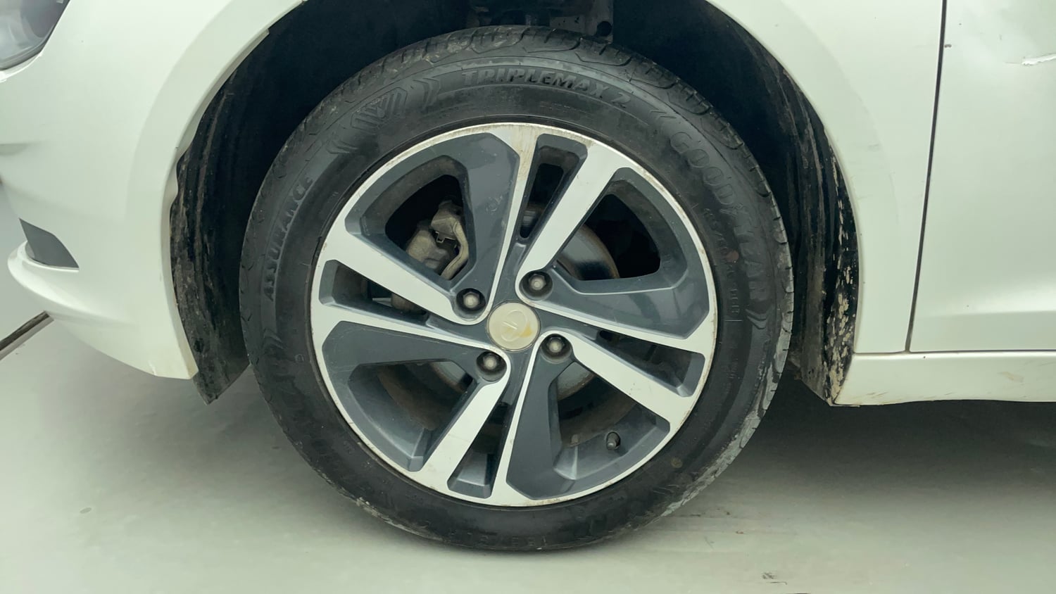 Used 2023 Tata Altroz XZ Diesel Diesel Manual tyres LEFT FRONT TYRE RIM VIEW