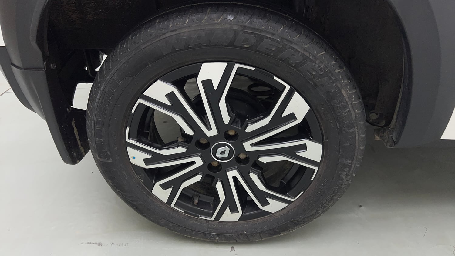 Used 2022 Renault Kiger RXT (O) Turbo CVT Petrol Automatic tyres RIGHT REAR TYRE RIM VIEW