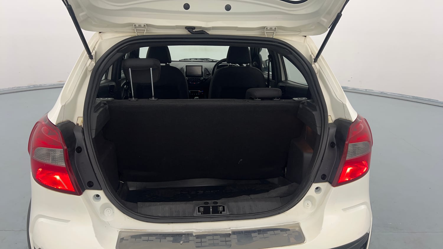 Used 2020 Ford Freestyle Titanium Plus 1.2 Ti-VCT Petrol Manual interior DICKY INSIDE VIEW