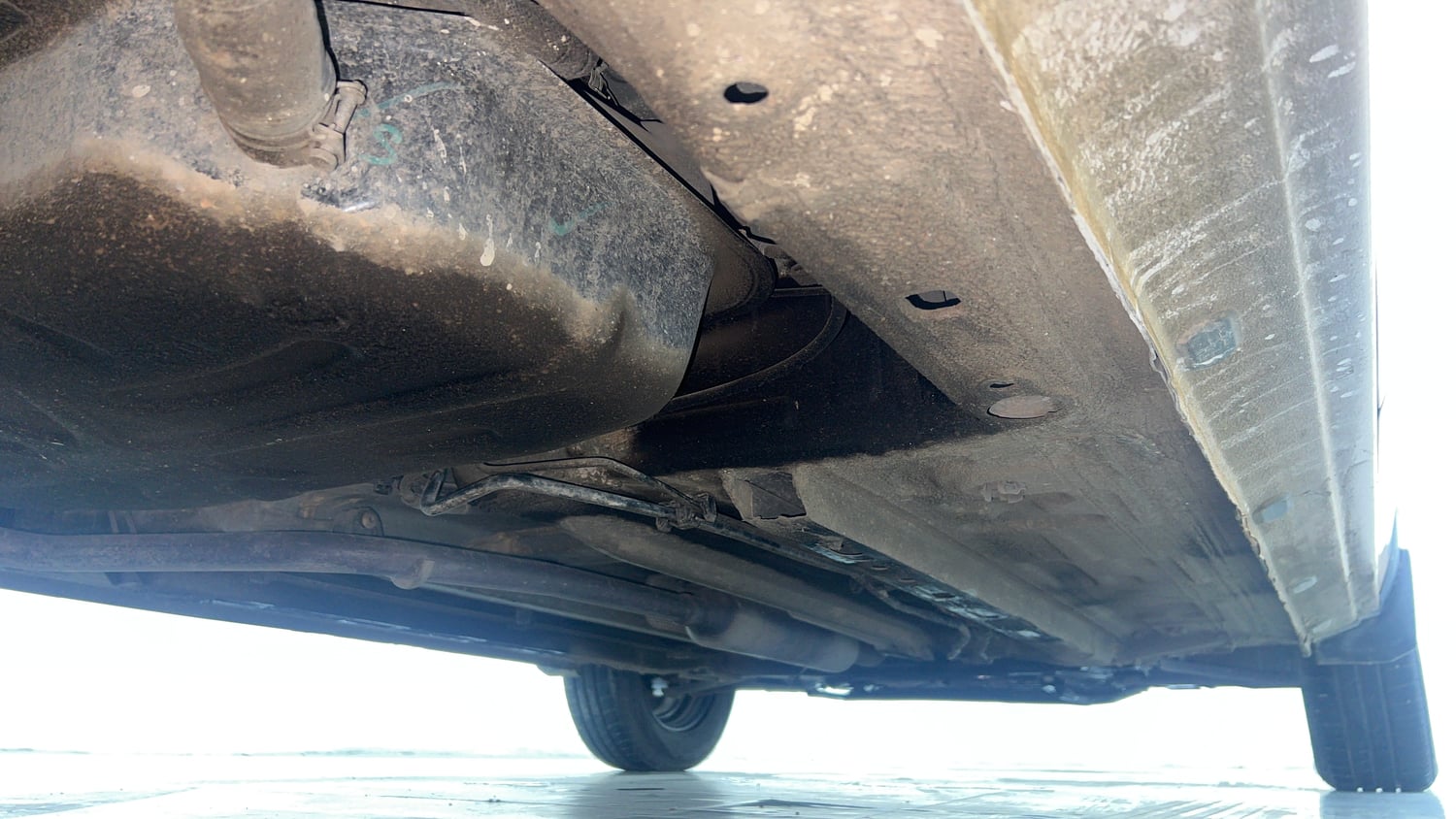 Used 2022 Renault Triber RXZ Petrol Manual extra REAR RIGHT UNDERBODY VIEW