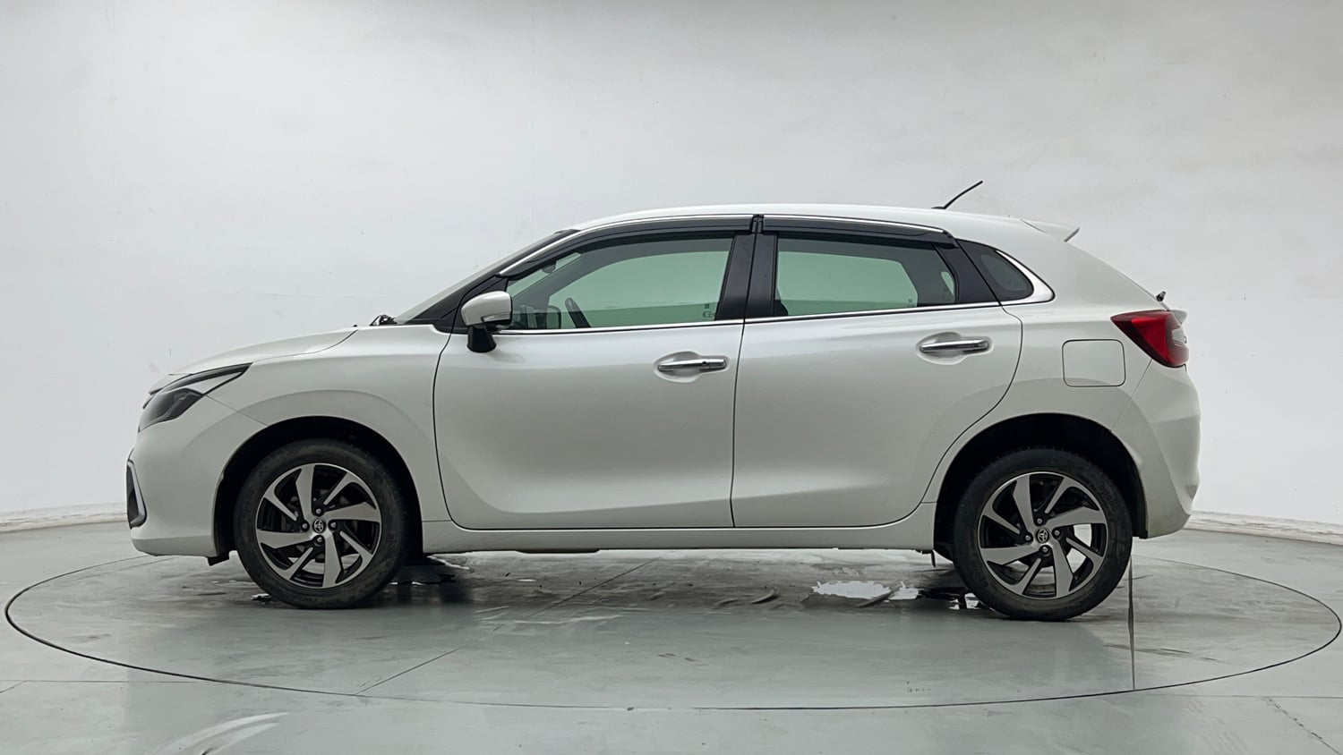 Used 2022 Toyota Glanza V AMT Petrol Automatic exterior LEFT SIDE VIEW