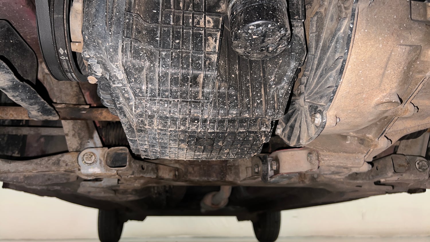 Used 2018 Renault Kwid 1.0 RXT Petrol Manual extra FRONT LEFT UNDERBODY VIEW
