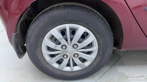 Used 2014 Hyundai i10 Sportz 1.1 iRDE2 Petrol Manual tyres RIGHT REAR TYRE RIM VIEW