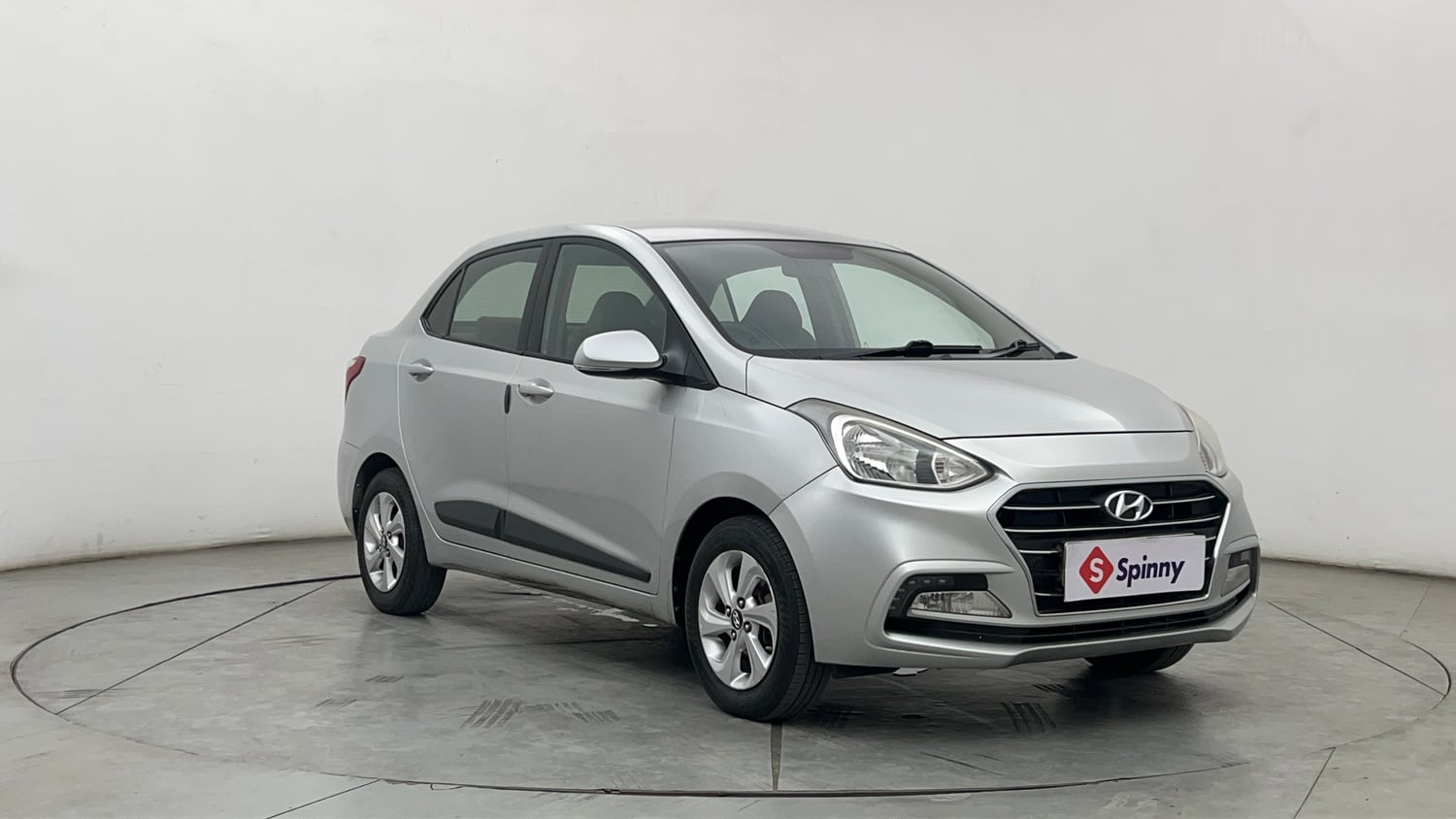Used 2018 Hyundai Xcent SX Petrol Manual exterior RIGHT FRONT CORNER VIEW