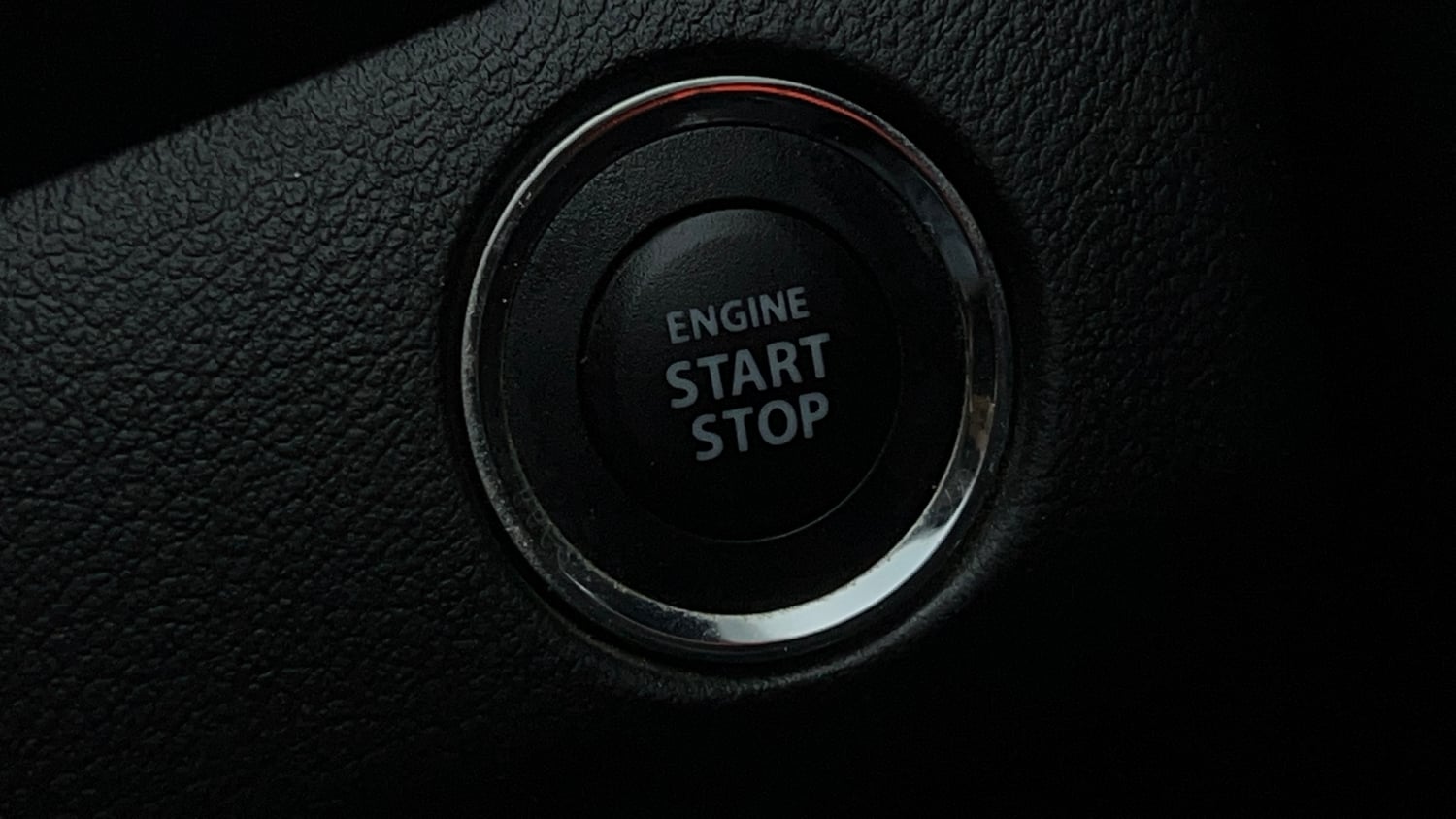 Used 2020 Maruti Suzuki Baleno Zeta Petrol Manual top_features Keyless start
