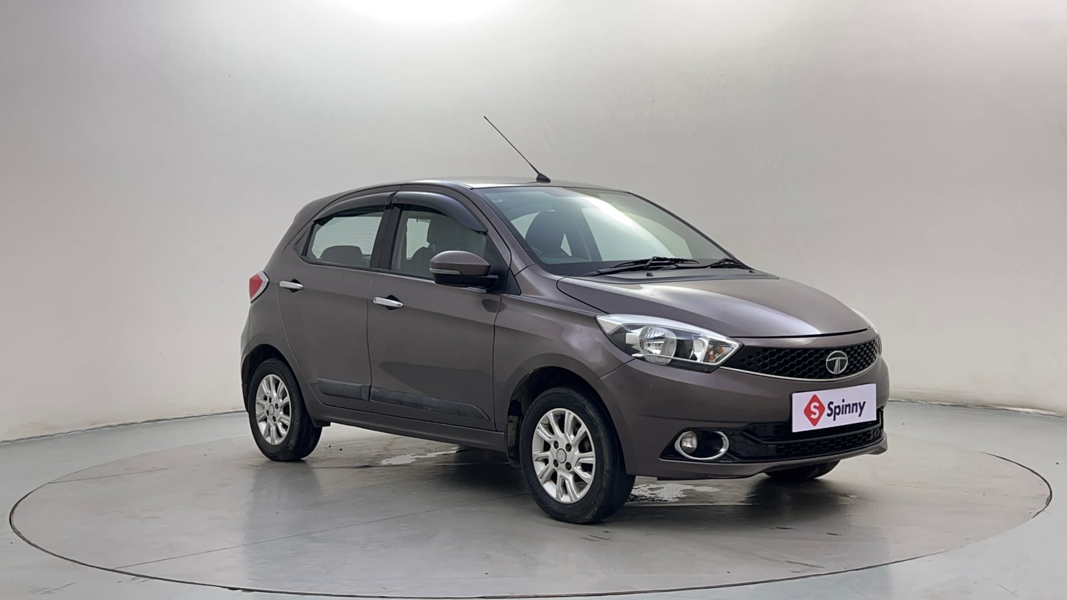 Used 2018 Tata Tiago Revotron XZA Petrol Automatic exterior RIGHT FRONT CORNER VIEW